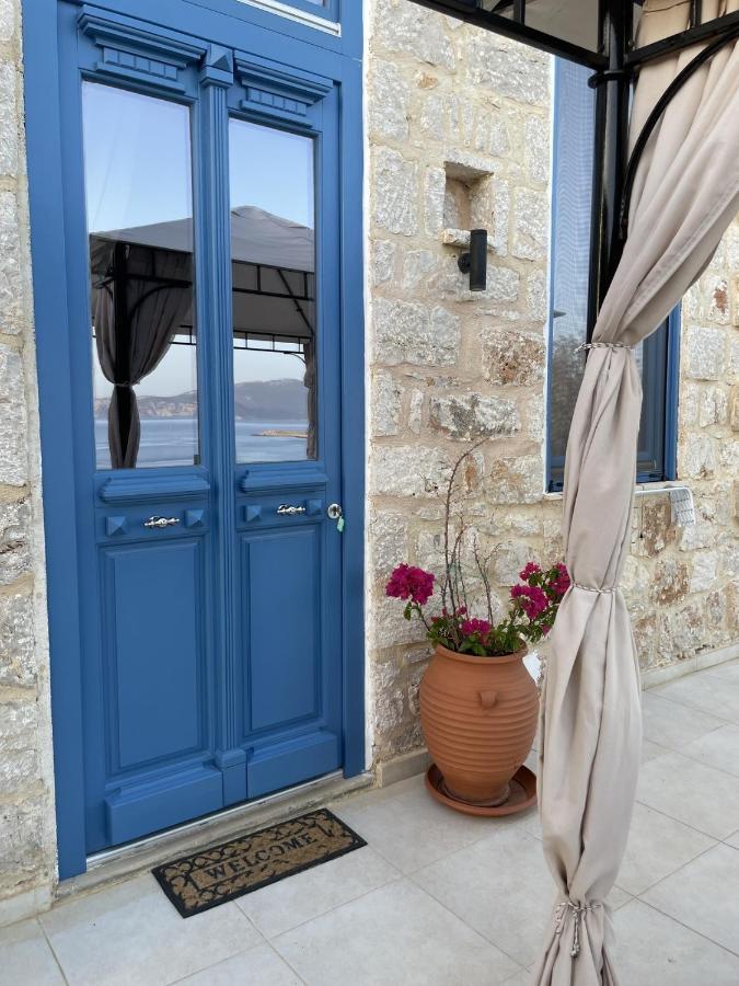 Marina Castellana Studios Chalki Town Extérieur photo